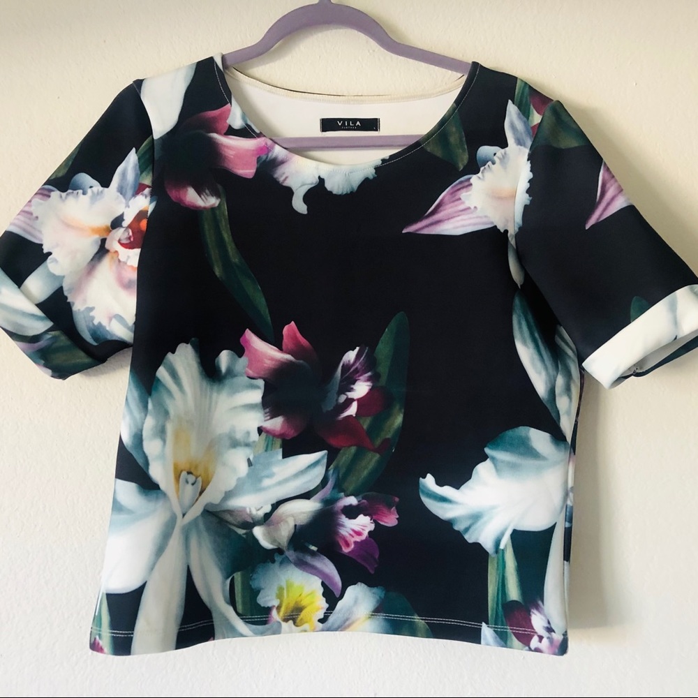 SOLD Floral Top - Large